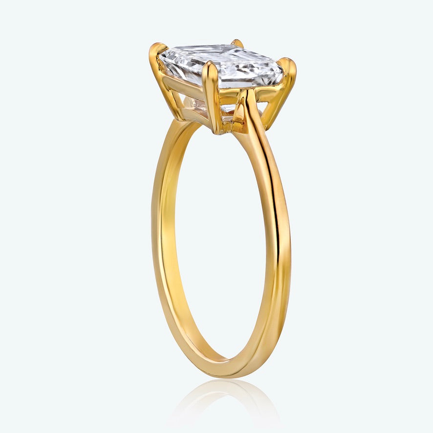 SOLITAIRE ENGAGEMENT RING